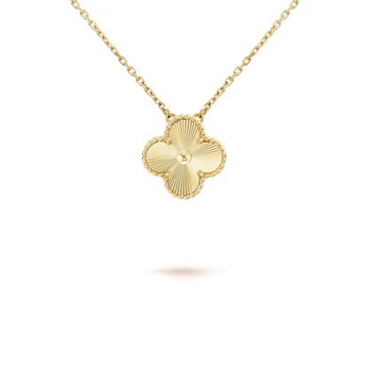 [⭐Spark]CLOVER 15MM LASER NECKLACE AND BOX