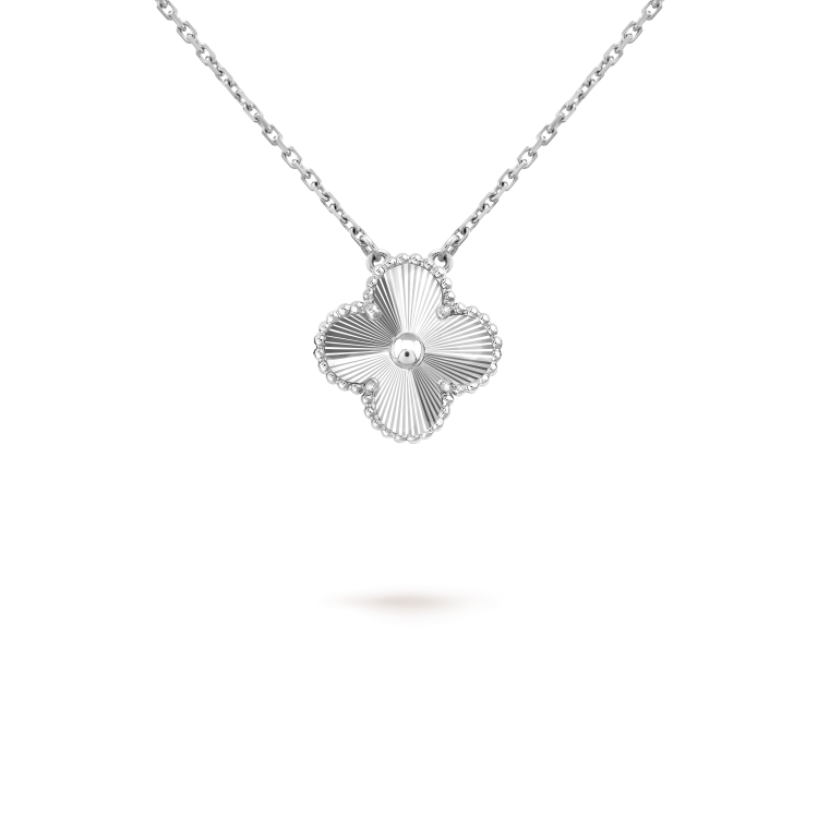 [⭐Spark]CLOVER 15MM LASER NECKLACE SILVER