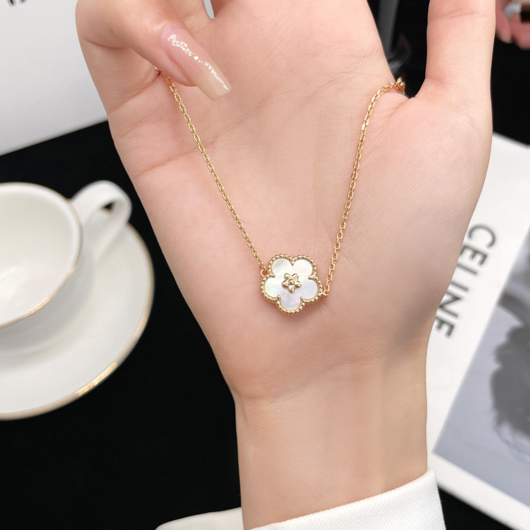 [⭐Spark]LUCKY WHITE MOP PLUM BLOSSOM  BRACELET