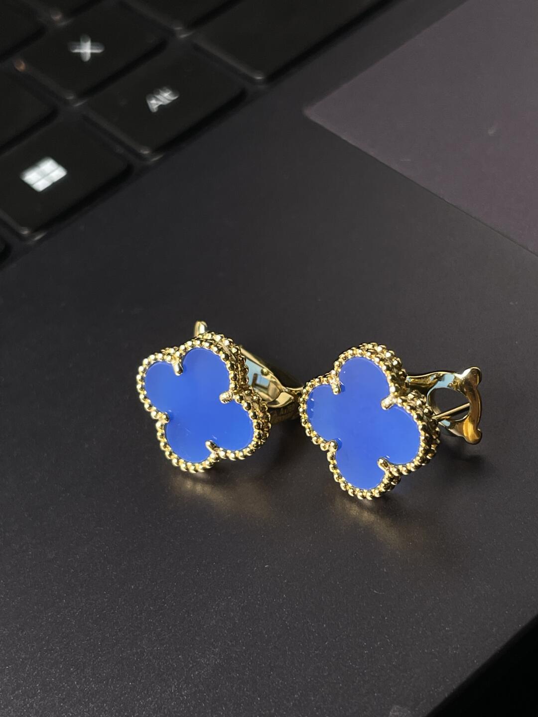 [⭐Spark] CLOVER LARGE (20mm) 1 MOTIFS BLUE MOP STUD EARRINGS