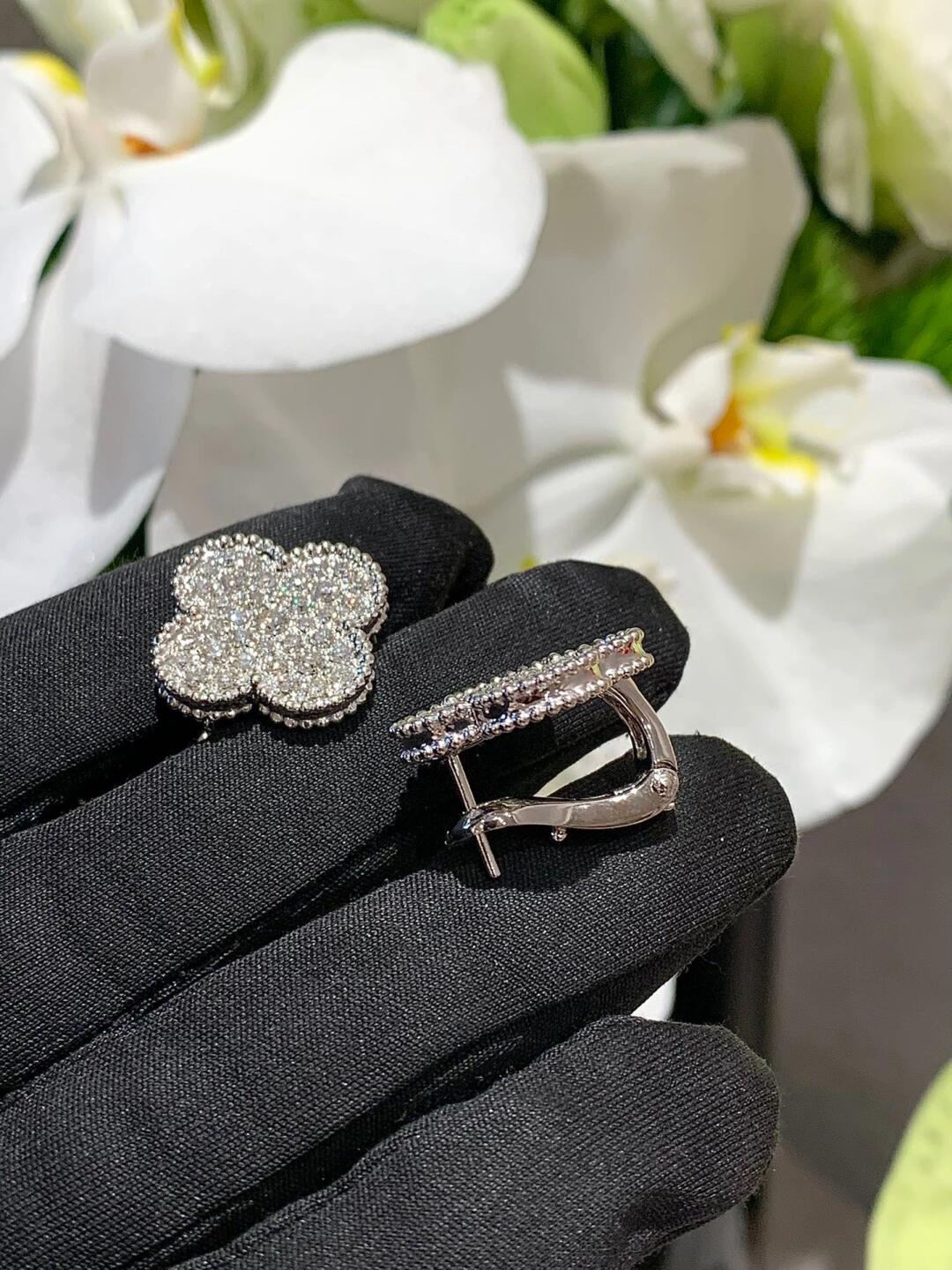 [⭐Spark]CLOVER 20MM MOTIFS DIAMOND STUD EARRINGS SILVER