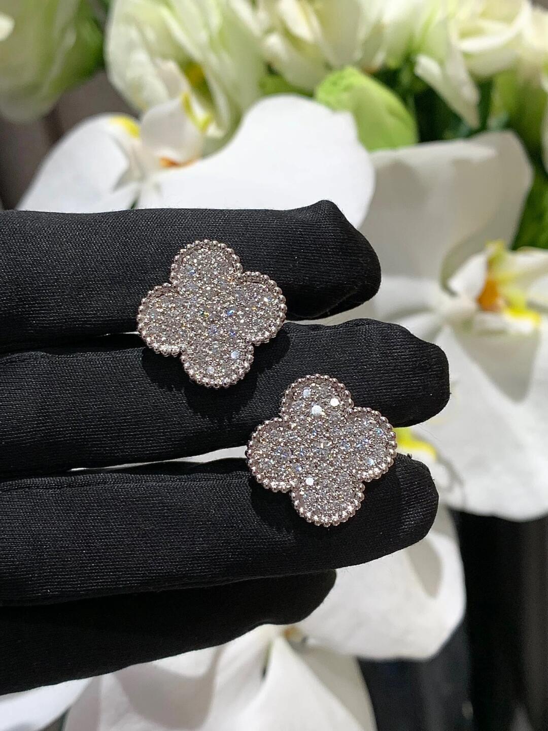[⭐Spark]CLOVER 20MM MOTIFS DIAMOND STUD EARRINGS SILVER