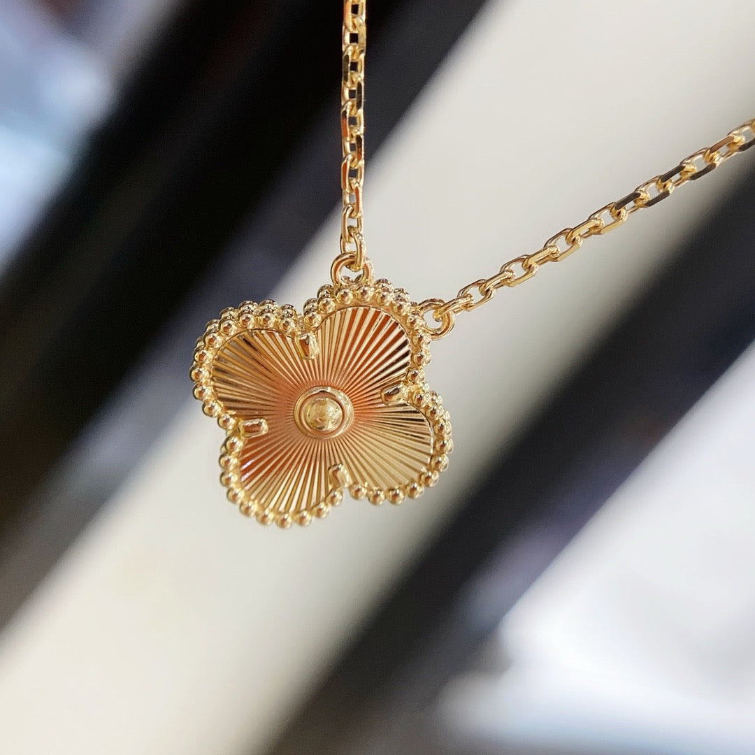 [⭐Spark]CLOVER 15MM LASER NECKLACE