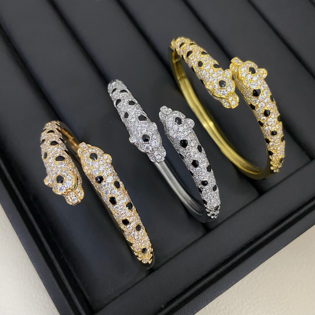 [⭐Spark]PANTHERE DOUBLE HEADED HALF DIAMOND OPEN BRACELET