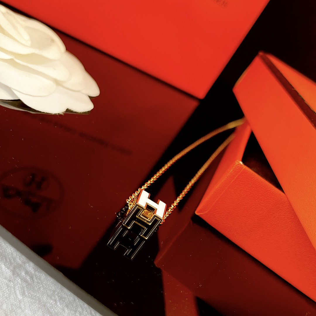[⭐Spark]H WHITE SQUARE GOLD NECKLACE