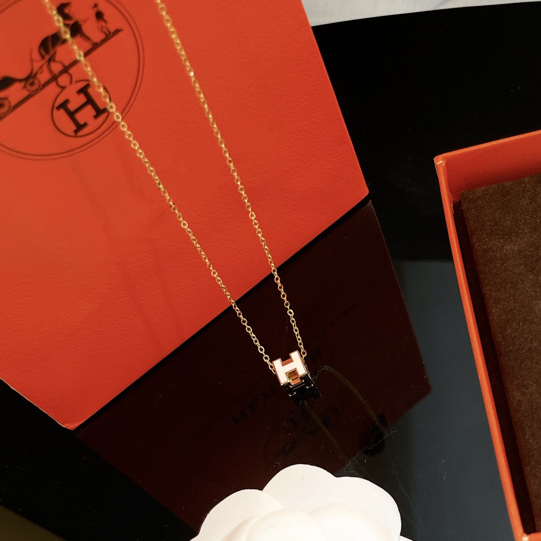 [⭐Spark]H WHITE SQUARE GOLD NECKLACE