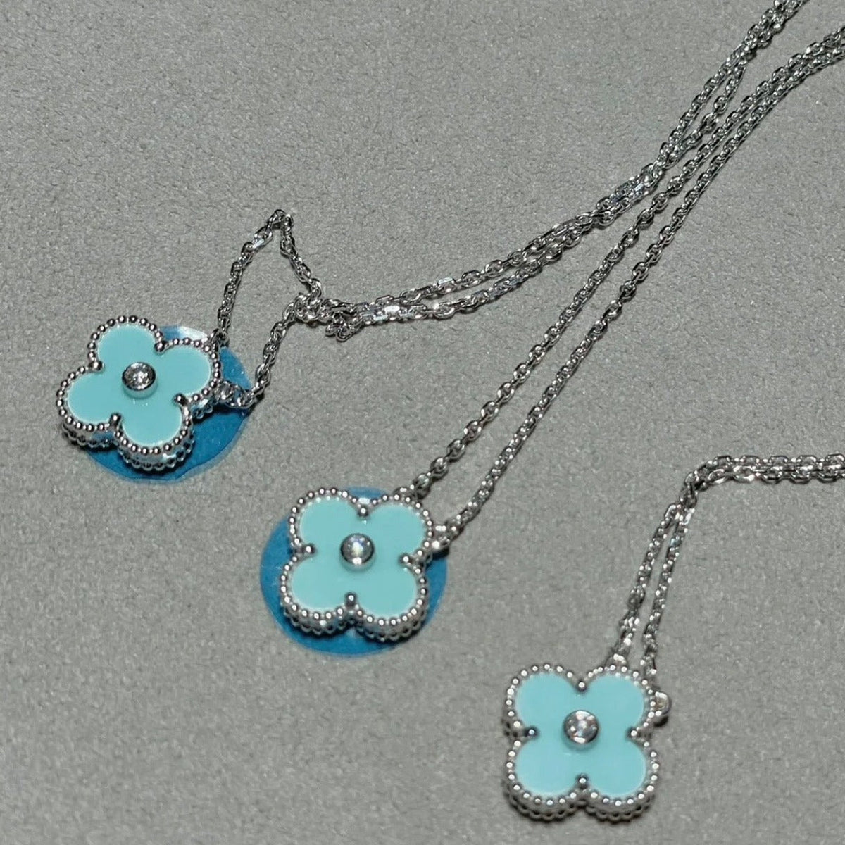 [⭐Spark]CLOVER 1 DIAMOND LIGHT BLUE SILVER NECKLACE