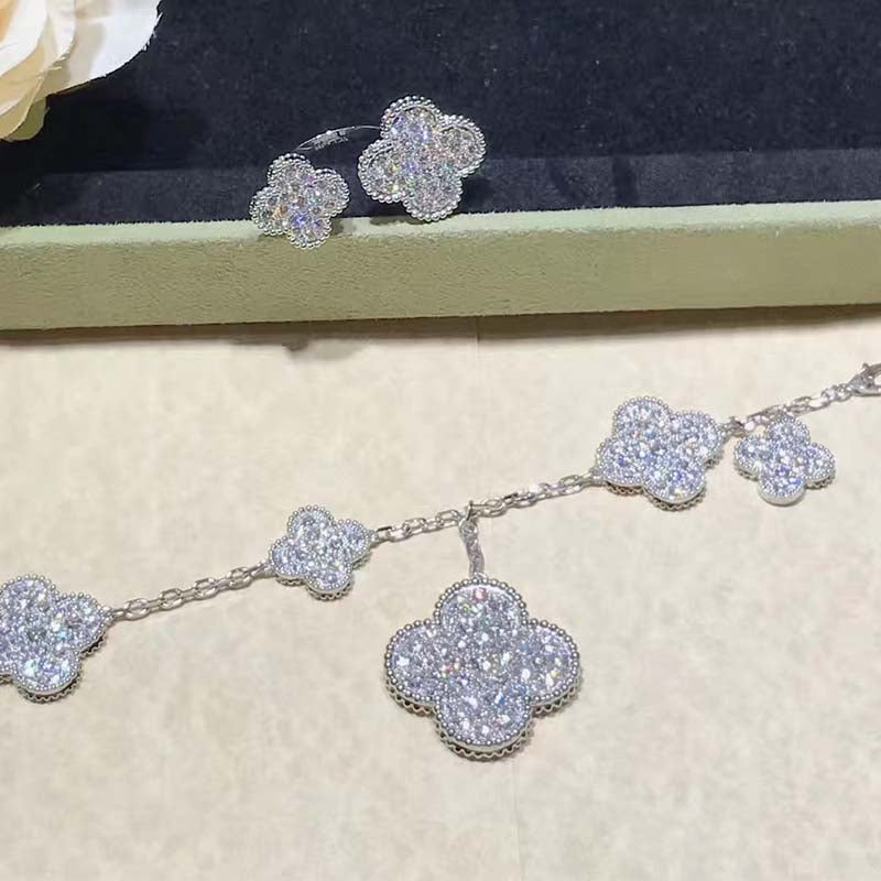 [⭐Spark]CLOVER 6 MOTIFS SILVER DIAMOND BRACELET