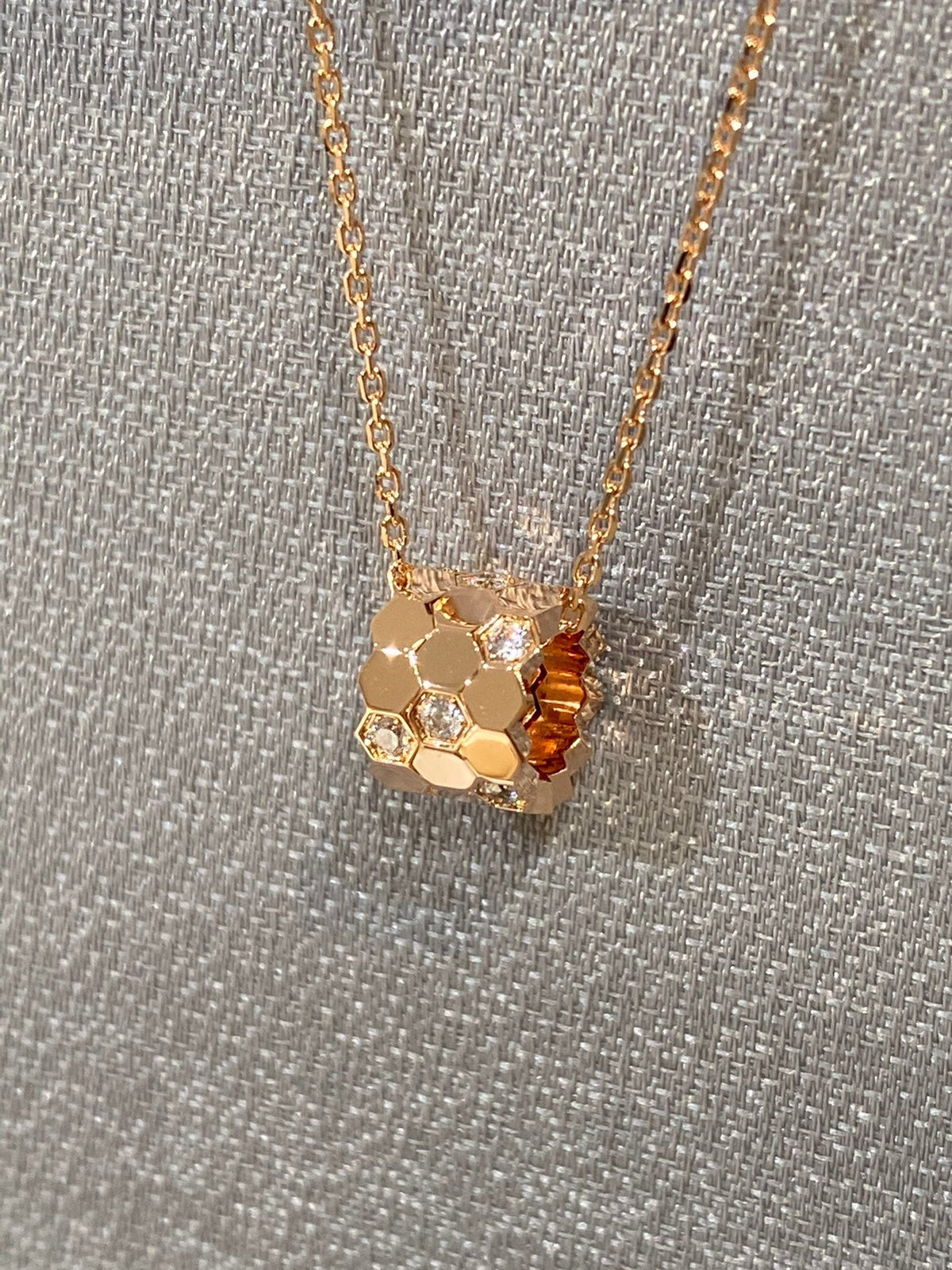 [⭐Spark]BEE LOVE DIAMOND NECKLACE