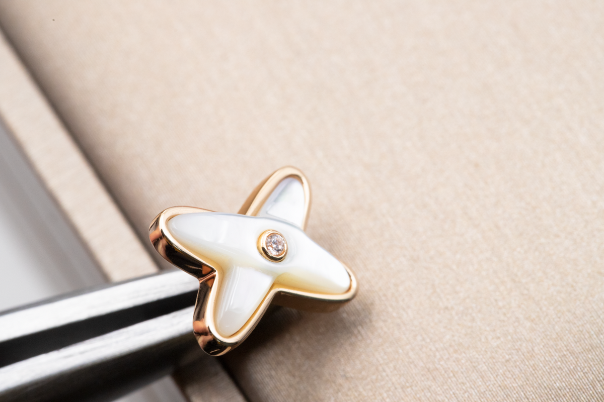[⭐Spark]JEUX DE WHITE MOP PINK GOLD DIAMOND EARRINGS
