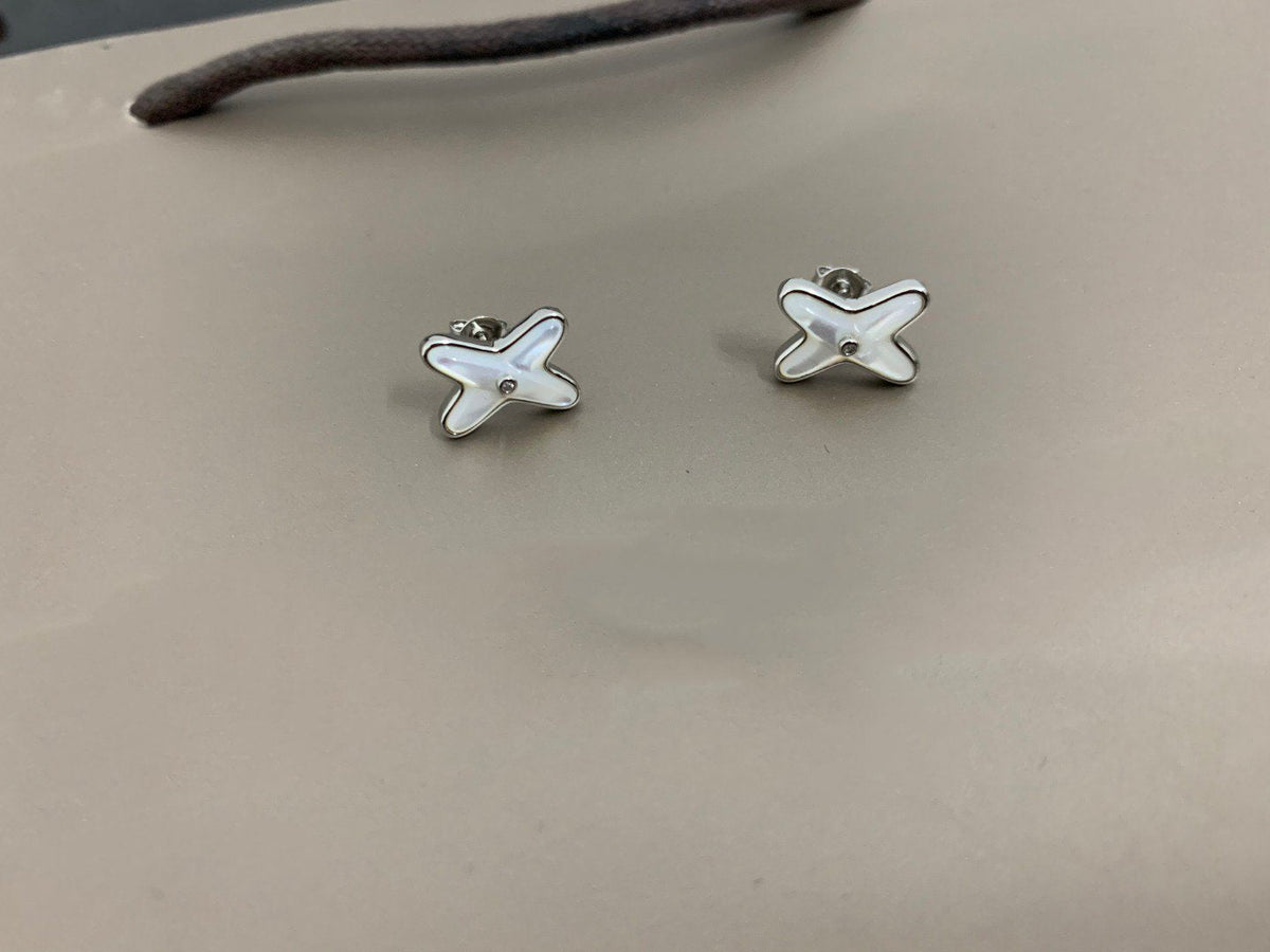 [⭐Spark]JEUX DE WHITE MOP SILVER DIAMOND EARRINGS