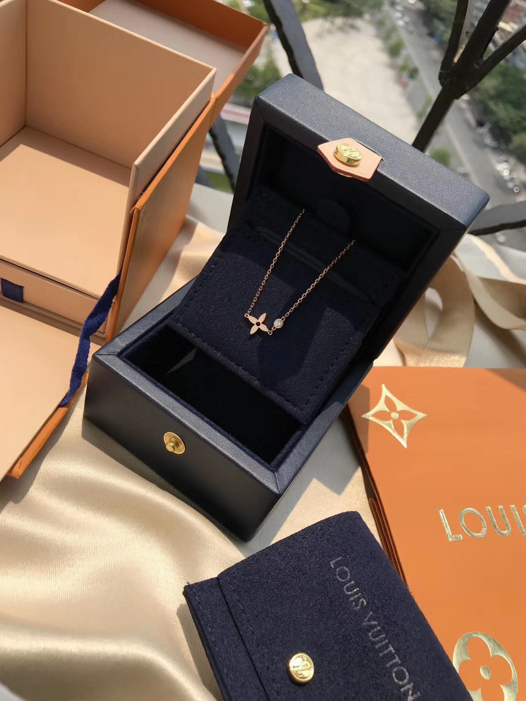 [⭐Spark]BLOSSOM PENDANT PINK GOLD AND DIAMOND