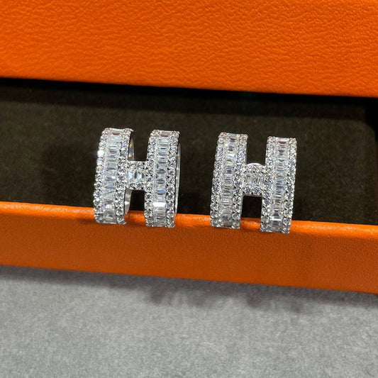 [⭐Spark]H STUD EARRINGS WITH SILVER DIAMONDS