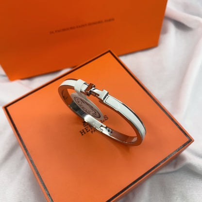 [⭐Spark]CLASSIC HM CLIC WHITE 8MM ENAMEL BRACELET