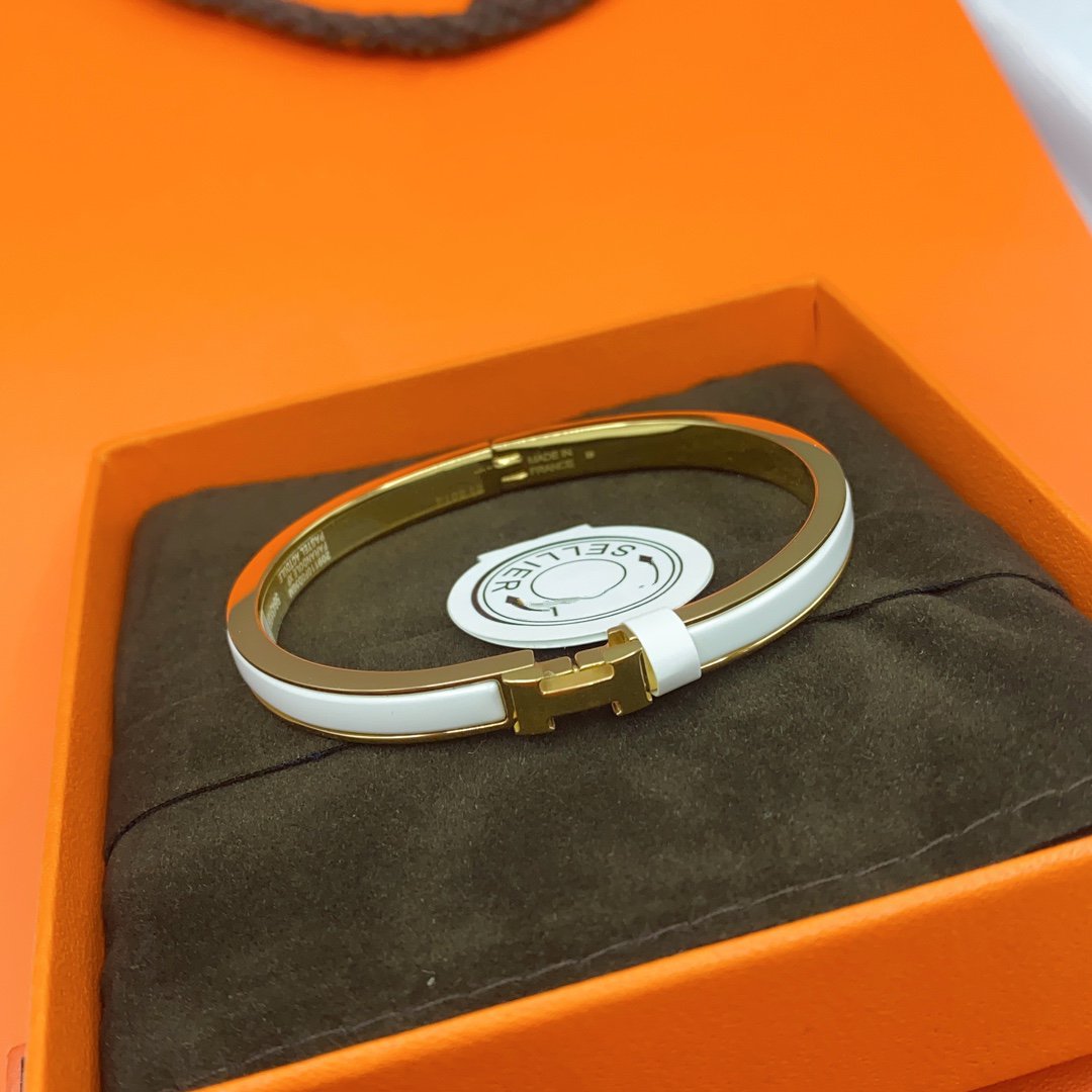 [⭐Spark]CLASSIC HM CLIC WHITE 8MM ENAMEL BRACELET