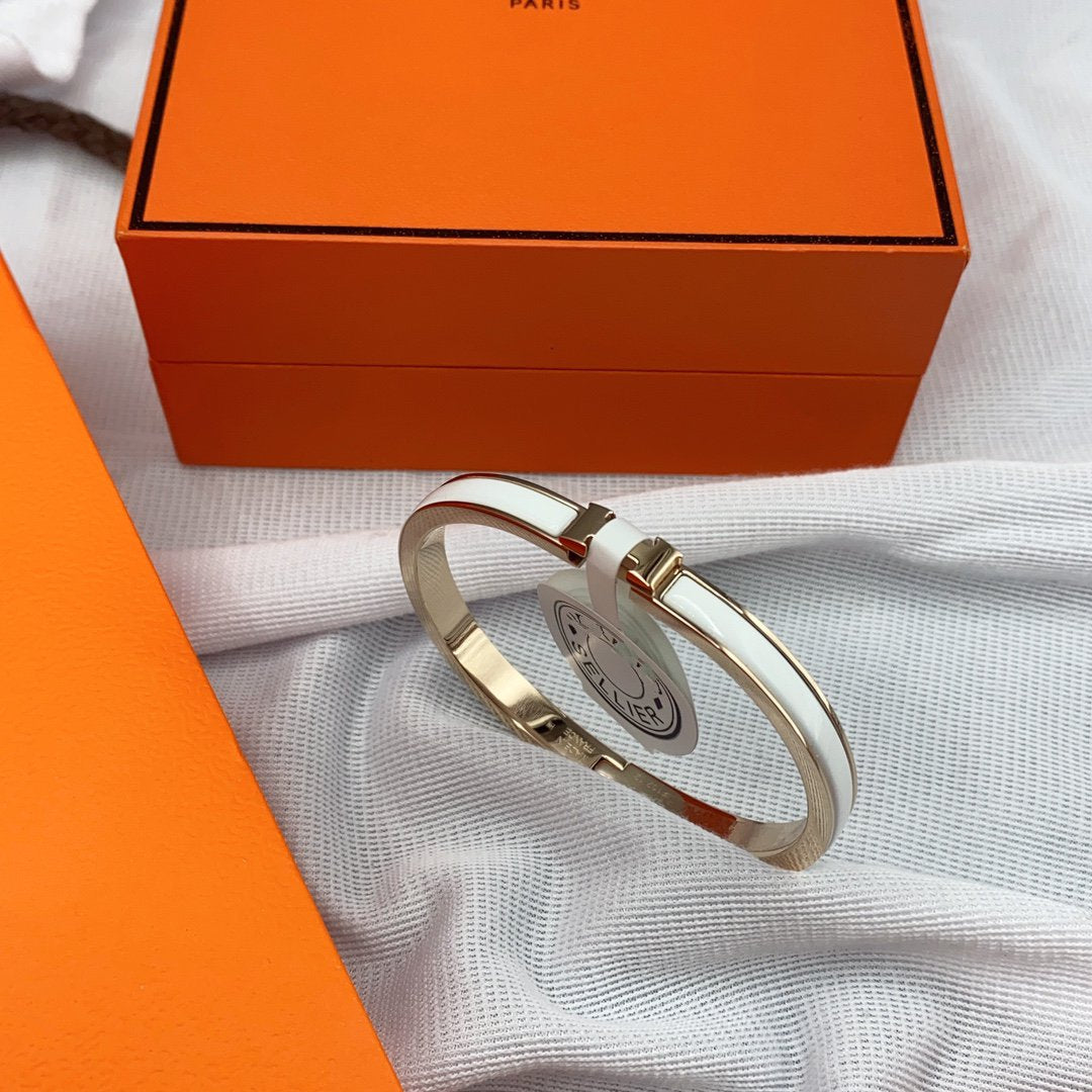 [⭐Spark]CLASSIC HM CLIC WHITE 8MM ENAMEL BRACELET