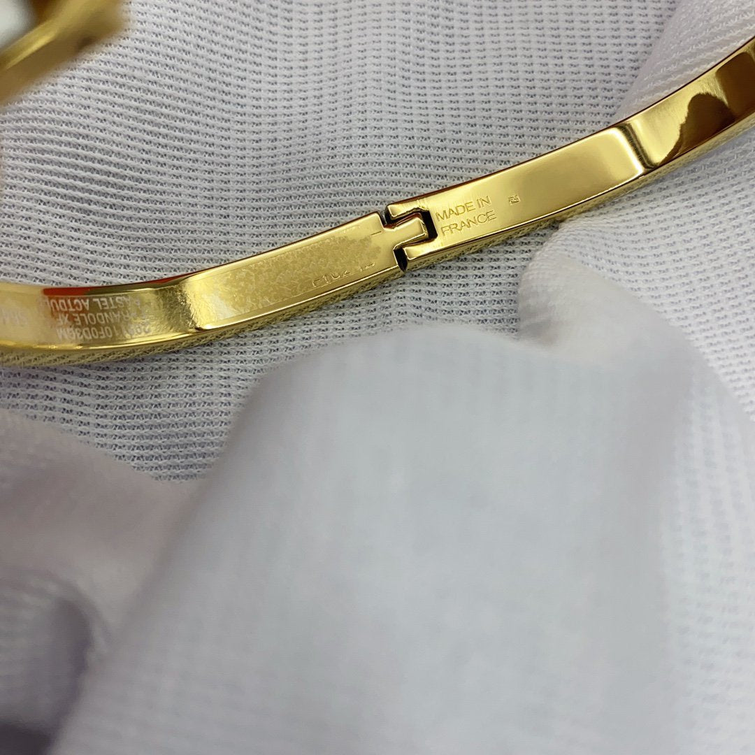 [⭐Spark]CLASSIC HM CLIC WHITE 8MM ENAMEL BRACELET