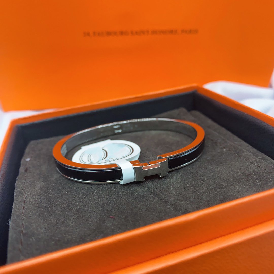 [⭐Spark]CLASSIC HM CLIC BLACK 8MM ENAMEL BRACELET