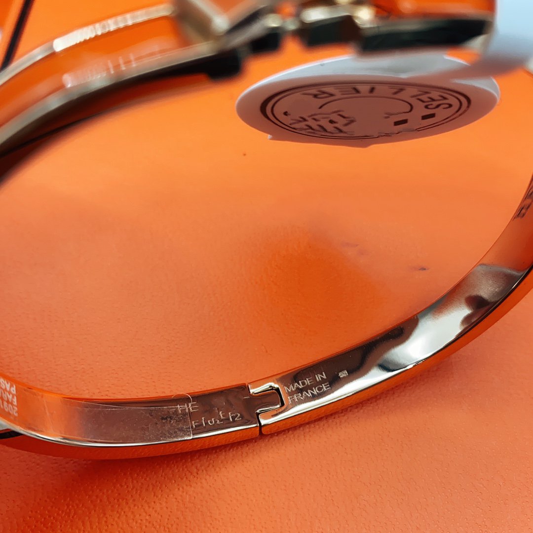 [⭐Spark]CLASSIC HM CLIC RED 8MM ENAMEL BRACELET