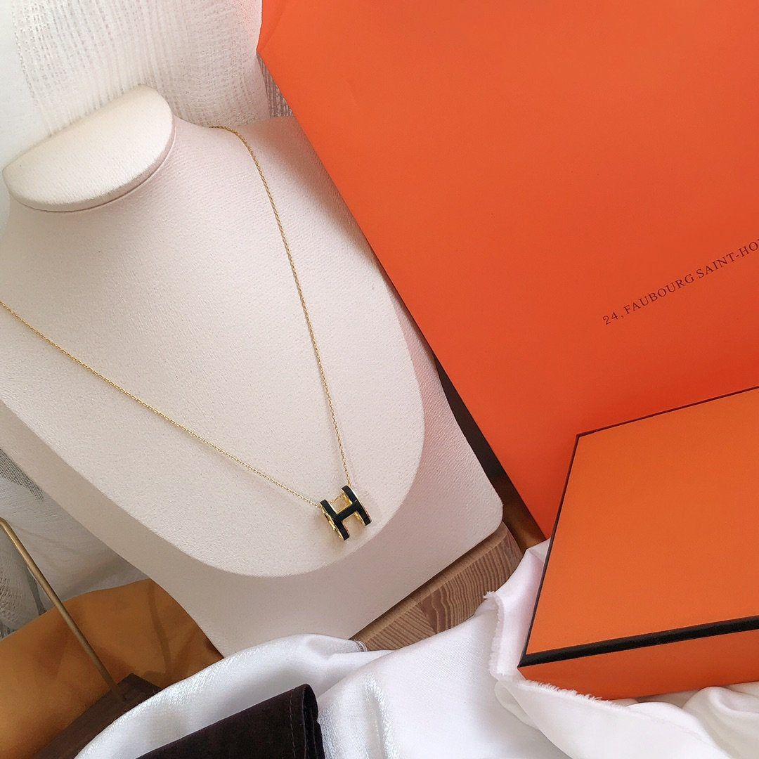 [⭐Spark]HM CLIC BLACK ENAMEL GOLD NECKLACE