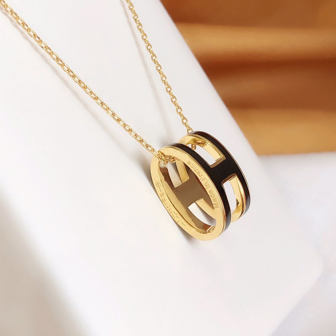 [⭐Spark]HM CLIC BLACK ENAMEL GOLD NECKLACE