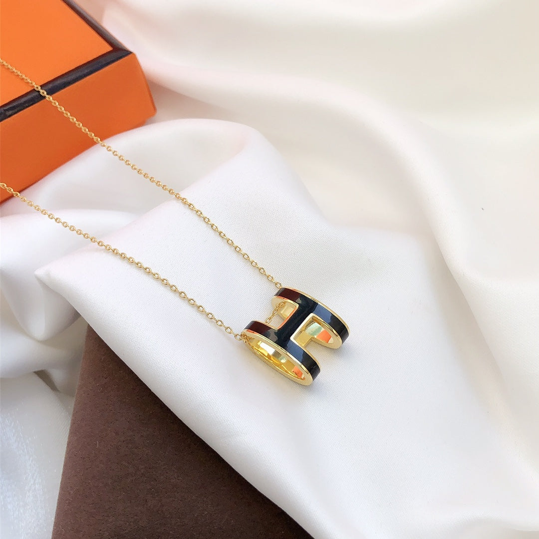 [⭐Spark]HM CLIC BLACK ENAMEL GOLD NECKLACE