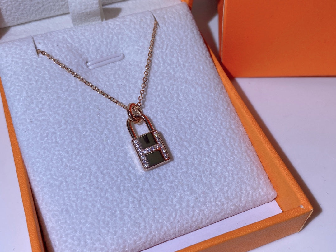 [⭐Spark]HM ADVANCED NICHE LOCK HEAD NECKLACE DIAMONDS