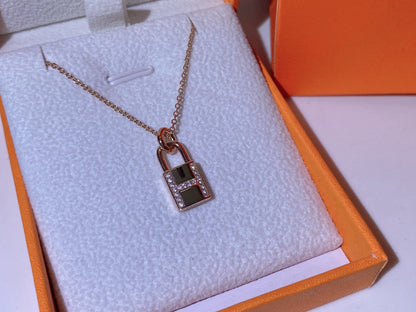 [⭐Spark]HM ADVANCED NICHE LOCK HEAD NECKLACE DIAMONDS