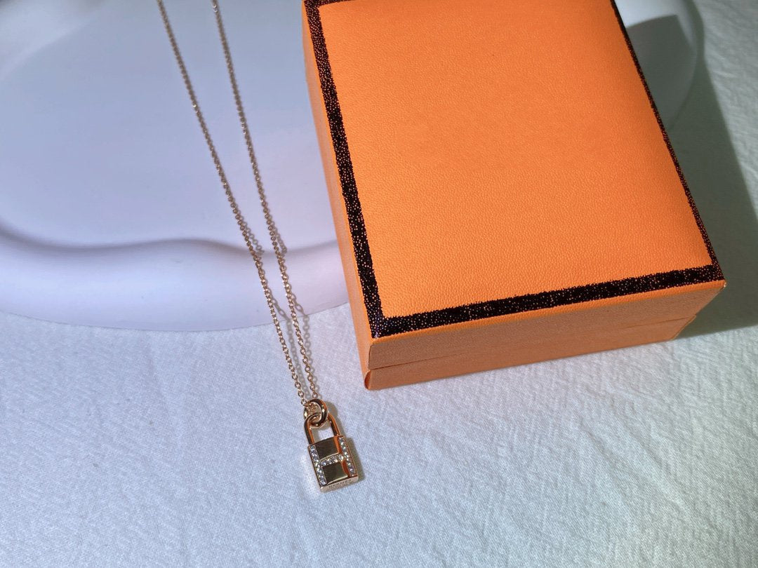 [⭐Spark]HM ADVANCED NICHE LOCK HEAD NECKLACE DIAMONDS