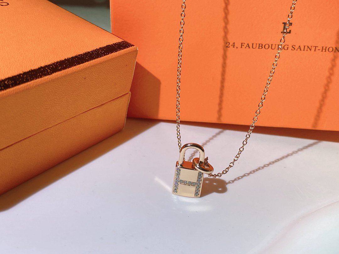 [⭐Spark]HM ADVANCED NICHE LOCK HEAD NECKLACE DIAMONDS