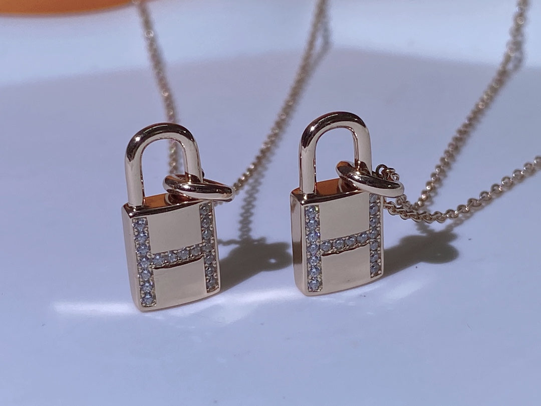 [⭐Spark]HM ADVANCED NICHE LOCK HEAD NECKLACE DIAMONDS