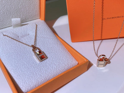 [⭐Spark]HM ADVANCED NICHE LOCK HEAD NECKLACE DIAMONDS