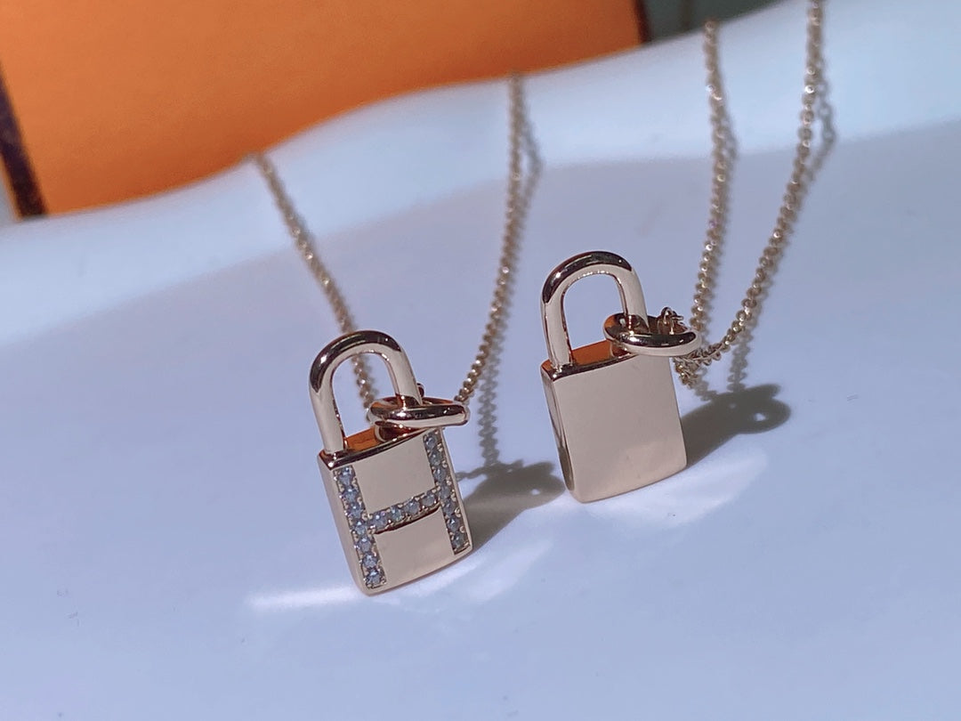 [⭐Spark]HM ADVANCED NICHE LOCK HEAD NECKLACE DIAMONDS