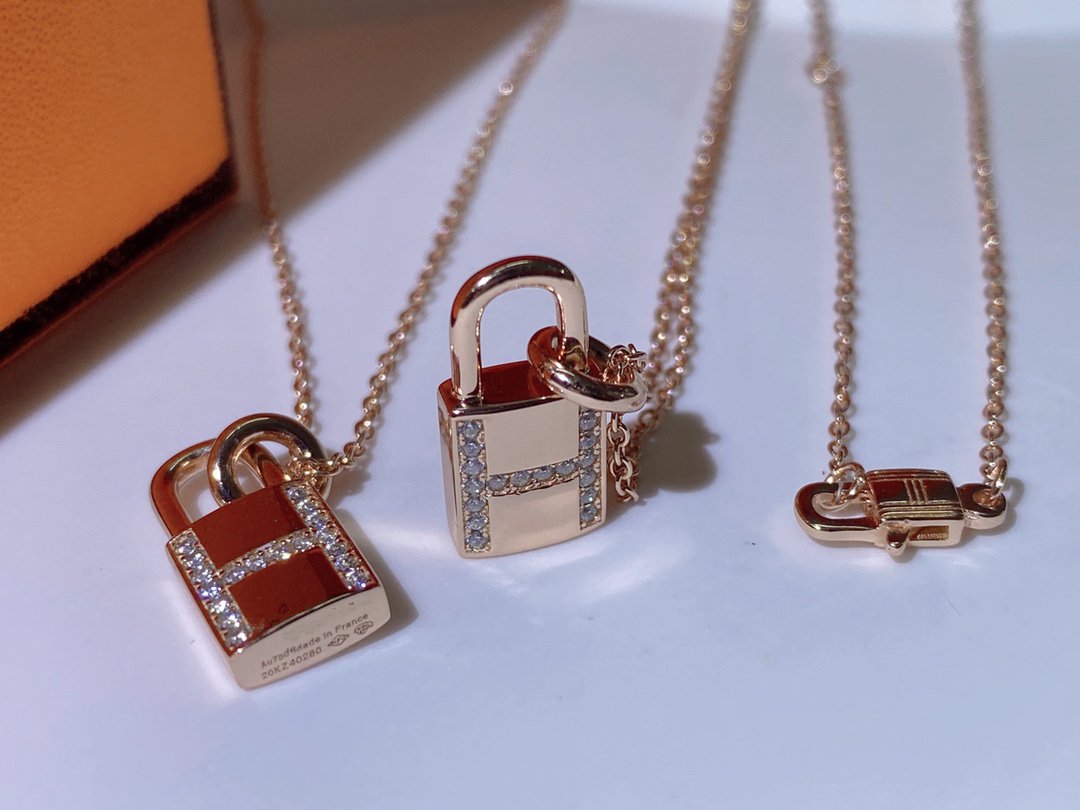 [⭐Spark]HM ADVANCED NICHE LOCK HEAD NECKLACE DIAMONDS