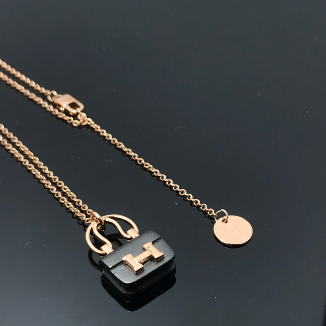 [⭐Spark]WOMEN'S HM AMULETTES CONSTANCE PENDANT NECKLACE