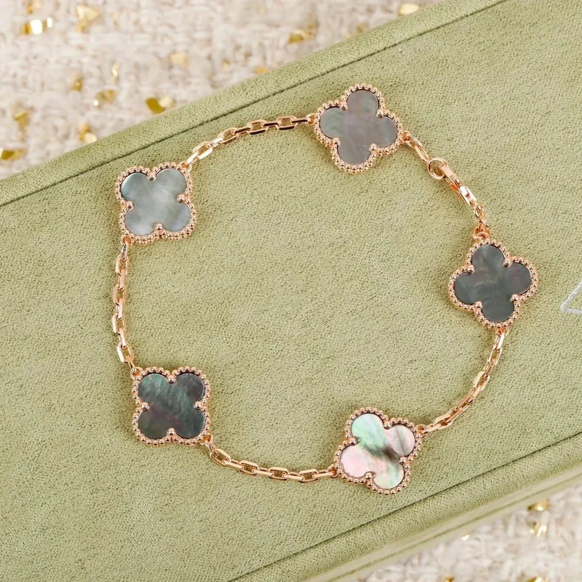 [⭐Spark] CLOVER 5 MOTIF GRAY MOP BRACELET COLLECTION