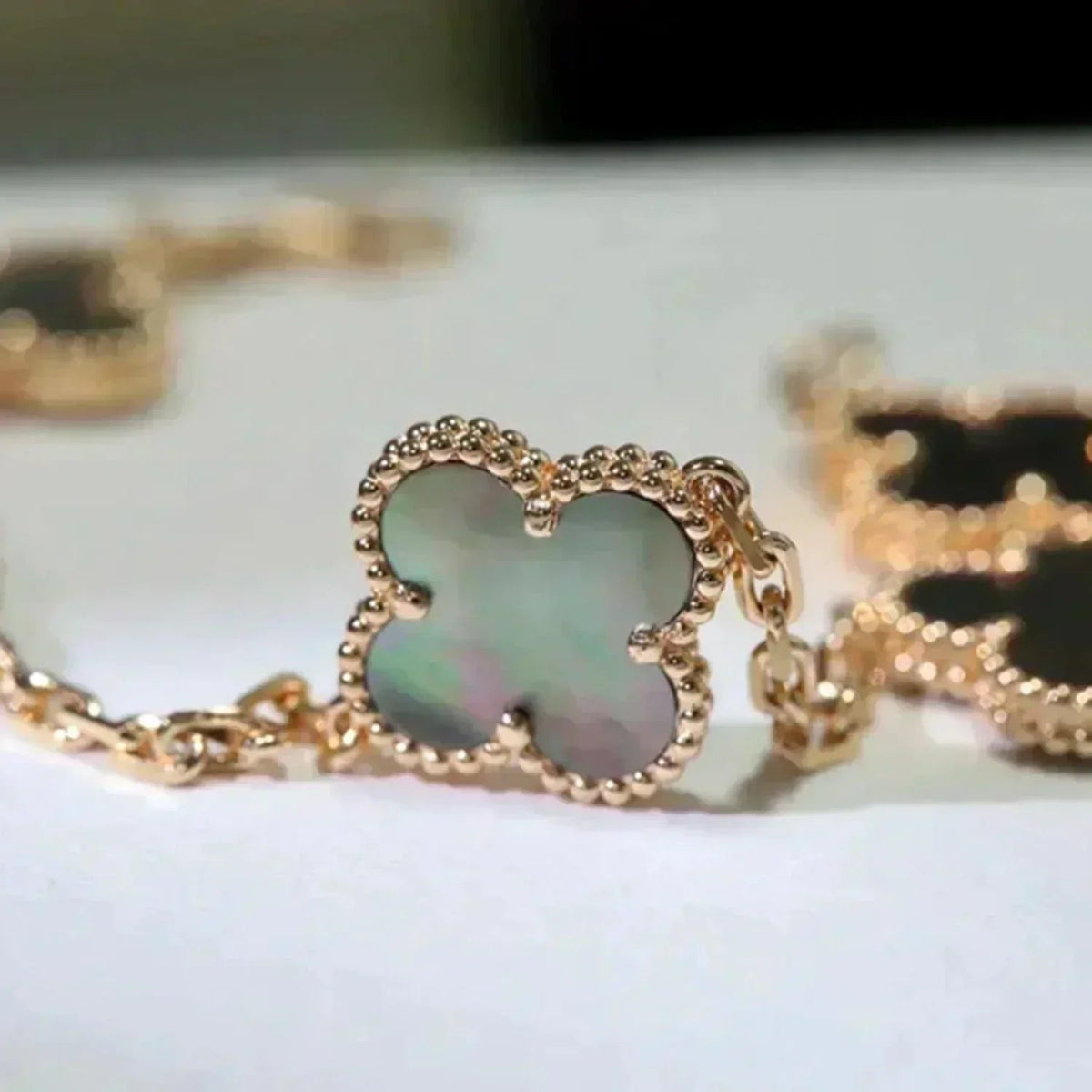 [⭐Spark] CLOVER 5 MOTIF GRAY MOP BRACELET COLLECTION