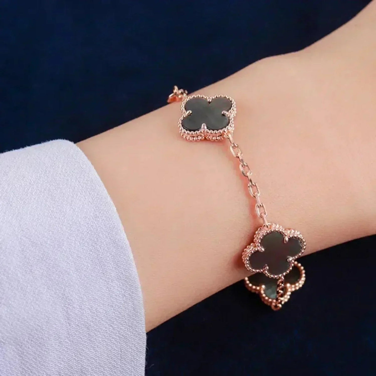 [⭐Spark] CLOVER 5 MOTIF GRAY MOP BRACELET COLLECTION