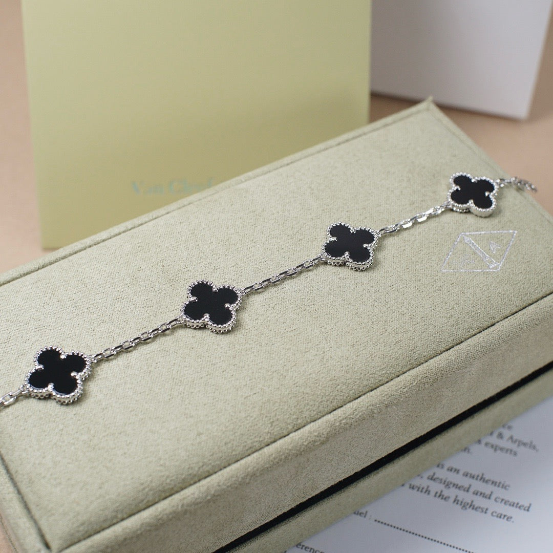 [⭐Spark] CLOVER 5 MOTIF ONYXS BRACELET COLLECTION