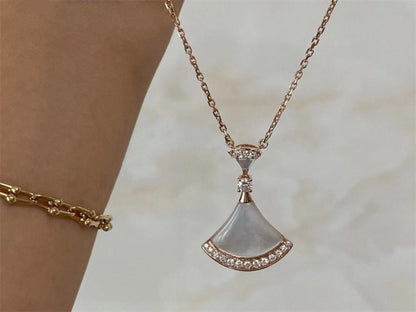 [⭐Spark]DREAM NECKLACE MOP PINK GOLD DIAMOND