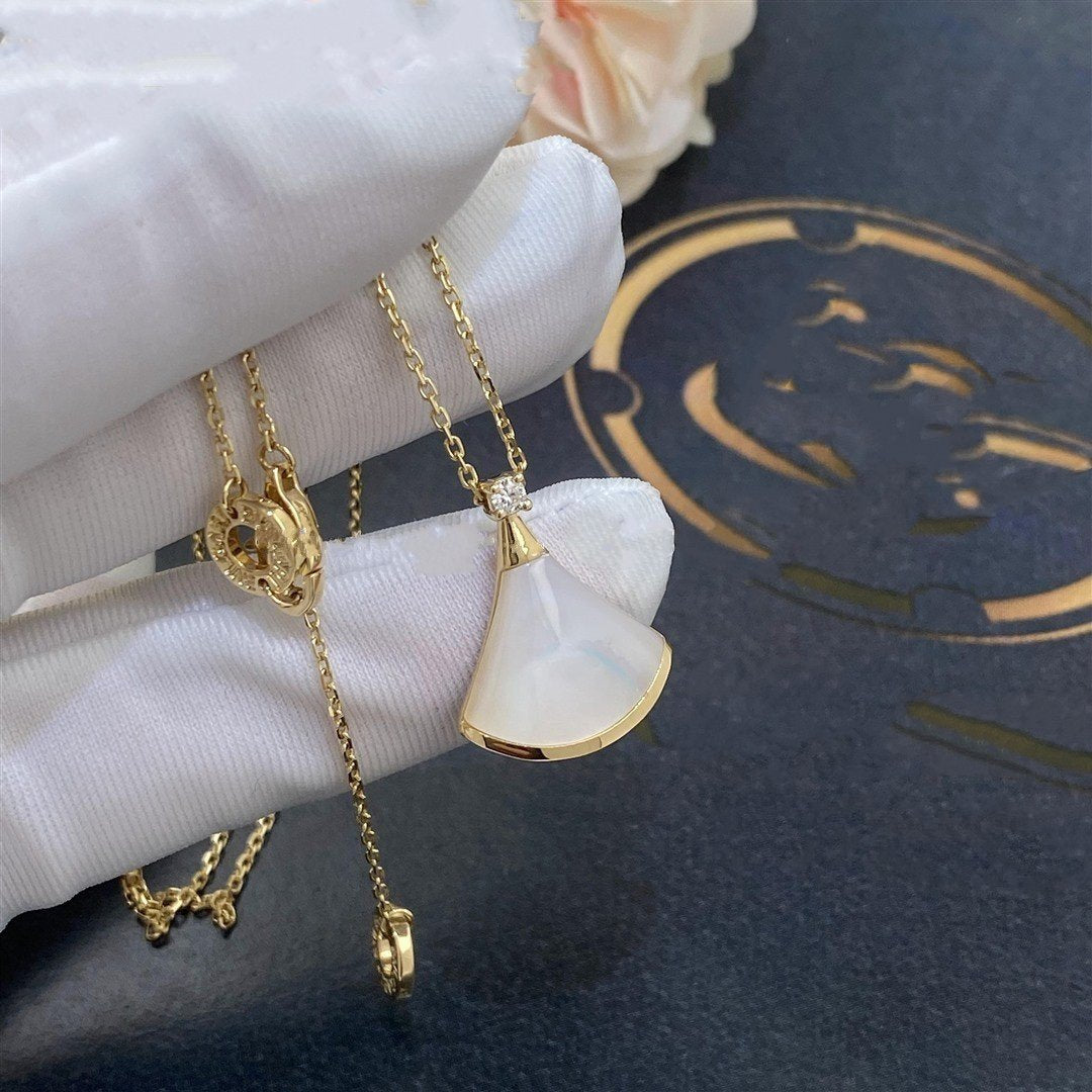 [⭐Spark]DREAM NECKLACE WHITE MOP GOLD 1 DIAMOND