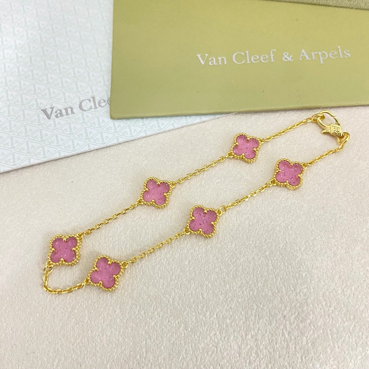 [⭐Spark]2026 NEW CLOVER 6 MOTIF BUBBLE PINK ENAMEL BRACELET