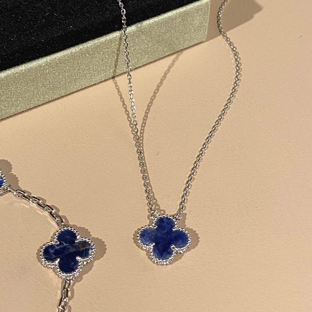 [⭐Spark]CLOVER 15MM PIETERSITE NECKLACE SILVER
