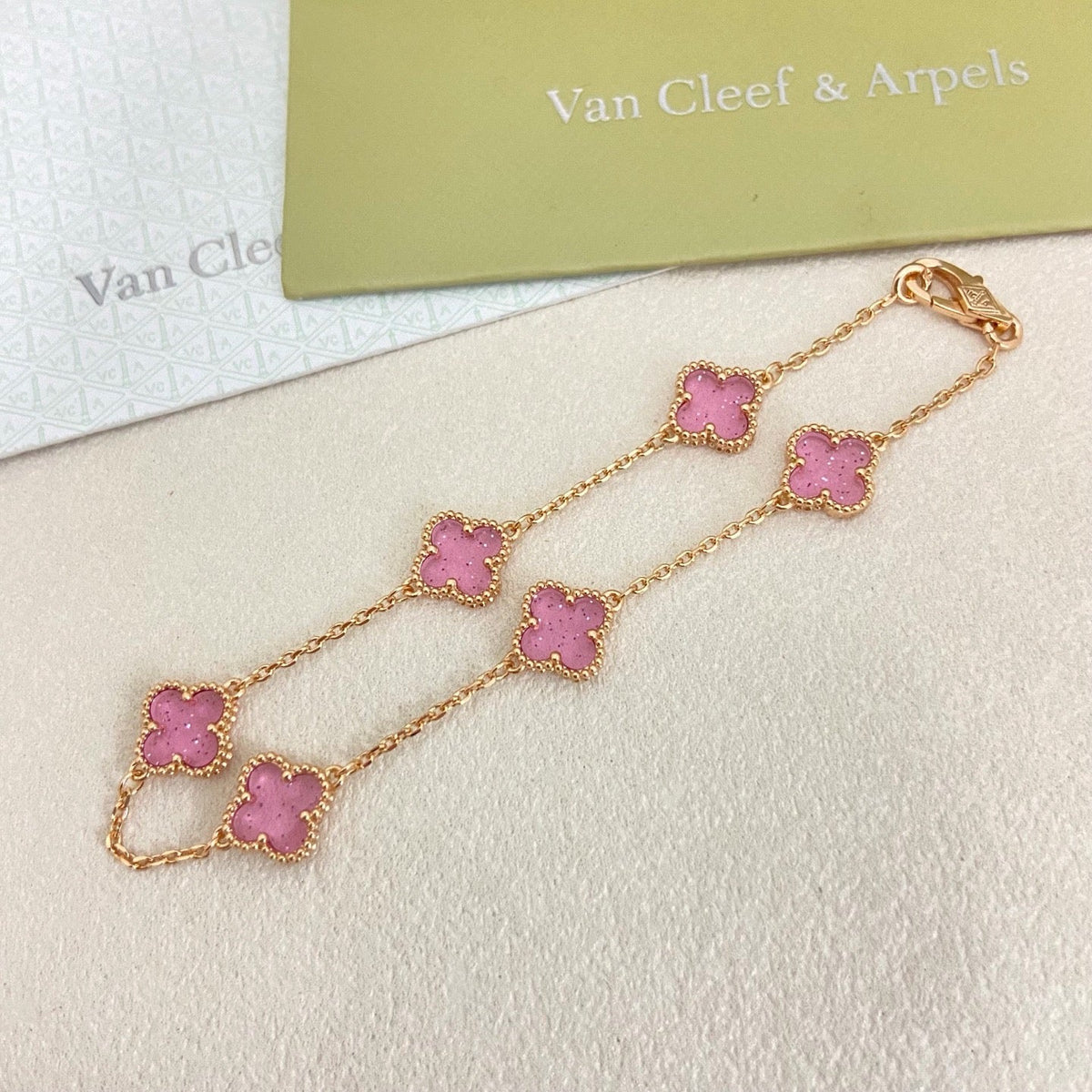 [⭐Spark]2026 NEW CLOVER 6 MOTIF BUBBLE PINK ENAMEL BRACELET