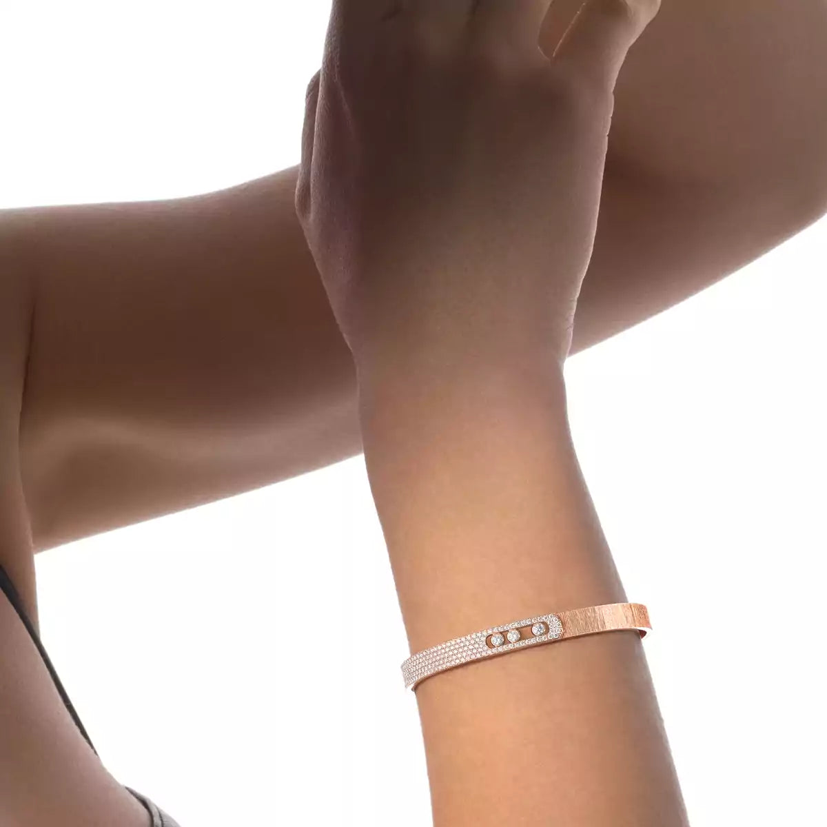 [⭐Spark]Move Noa Ciselé half pavé bangle