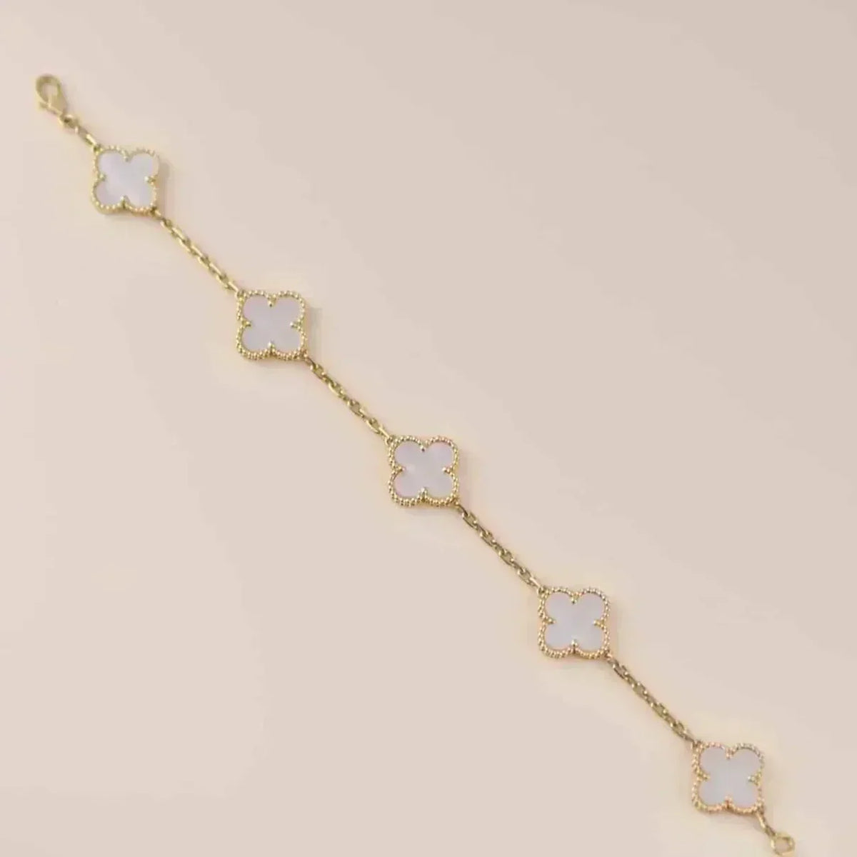 [⭐Spark]CLOVER WHITE PEARL MOP 5 MOTIF BRACELET COLLECTION