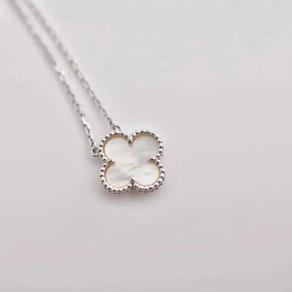 [⭐Spark]CLOVER  15MM WHITE MOTHER-OF-PEARL SILVER