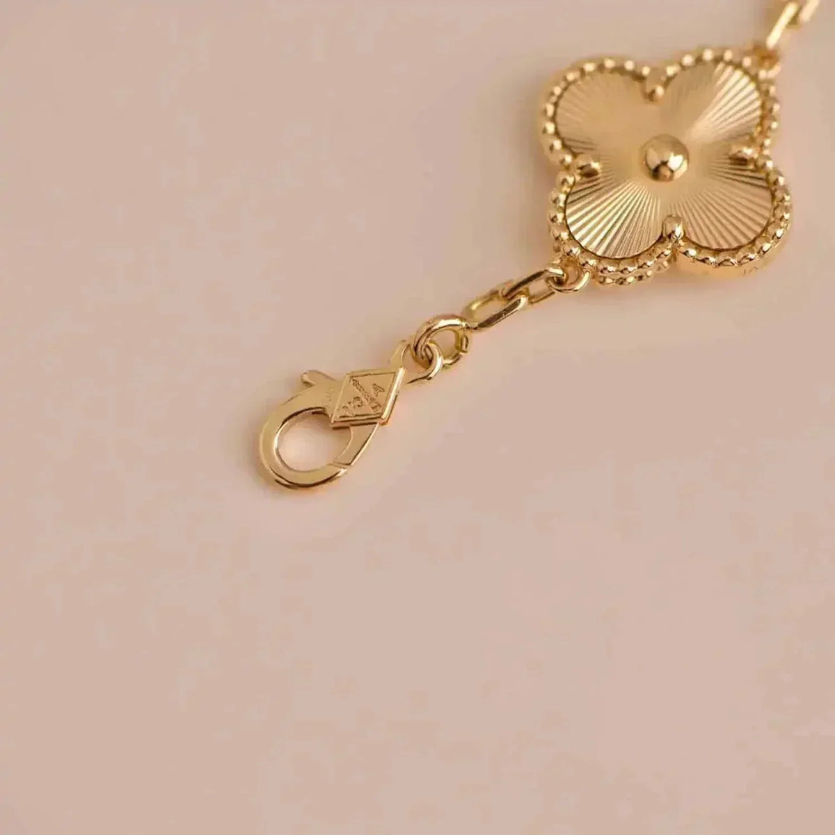 [⭐Spark] CLOVER 5 MOTIF LASER BRACELET COLLECTION
