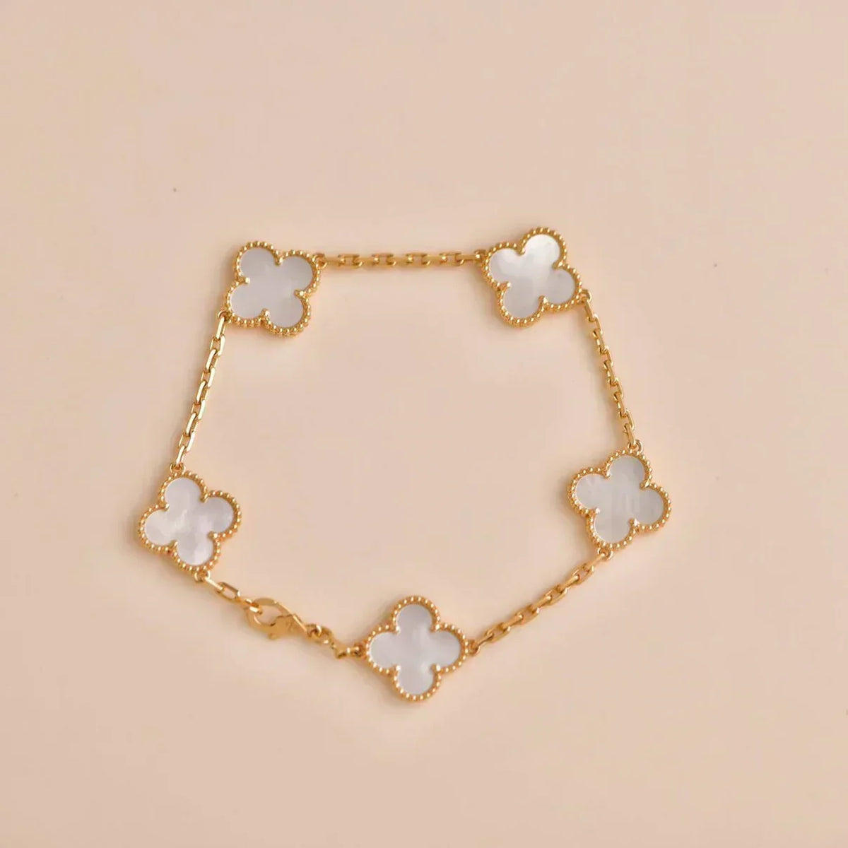 [⭐Spark]CLOVER WHITE PEARL MOP 5 MOTIF BRACELET COLLECTION