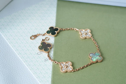 [⭐Spark] CLOVER 5 MOTIF GRAY MOP BRACELET COLLECTION